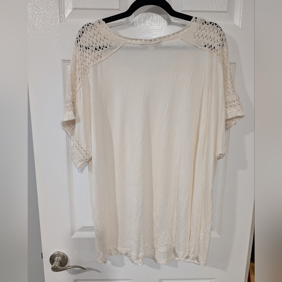 LOFT Plus Cream/Ivory Crochet Accent Short Sleeve Top in Size 20/22 - Picture 7 of 8